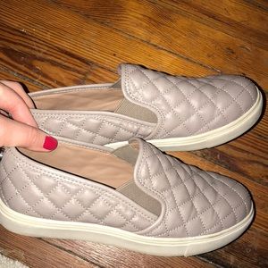 Grey/beige ECENTRCQ Steve Madden slip on sneaker!